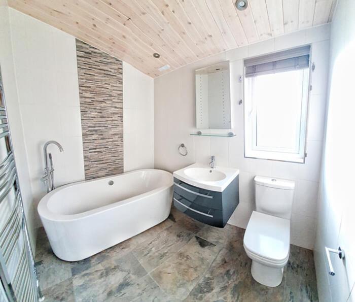 Skyline Lodge Loch Lomond Castle Lodges Balloch Εξωτερικό φωτογραφία